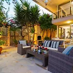 Ruby, Kalkan, Hébergement de vacances